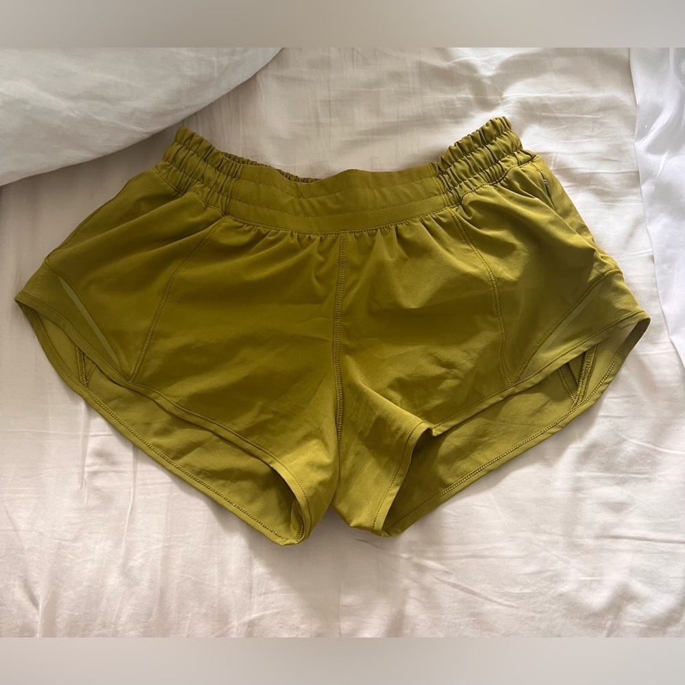 Lululemon shorts, 6 reg, like new, smoke free home